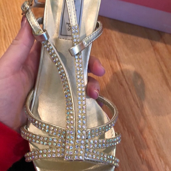 Gold Heels Touch Ups size 7 - Picture 2 of 3